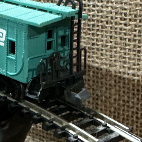 N Scale Trains, Penn Central Caboose 01891 - Picture 6 of 8